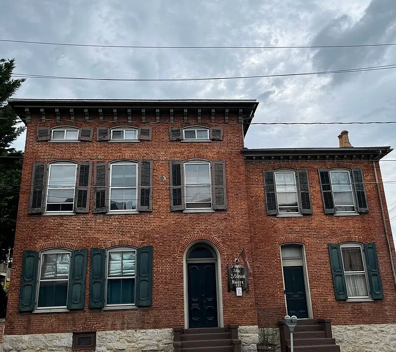127 Lincoln Way W