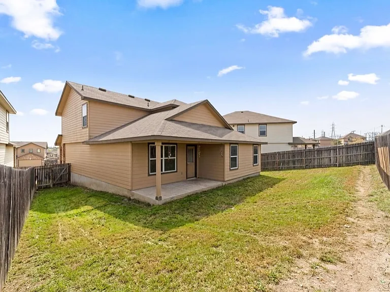 1407 Frio Eagle — Photo 7