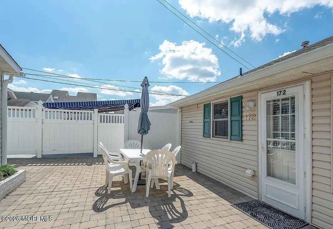 2 bed, 714 sqft, $1,750 — Photo 2