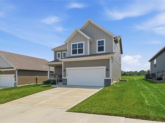 3rd image of 2113 SW Rutherford Dr