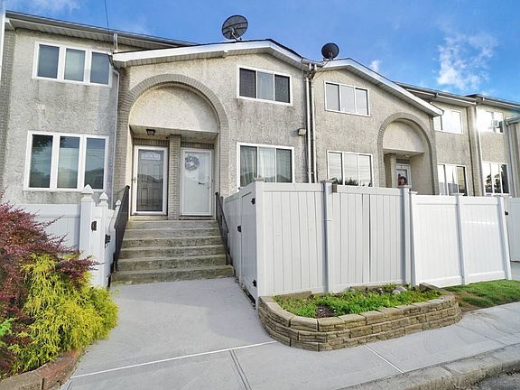 2nd image of 10 Sea Crest Ln