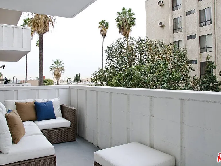 7135 Hollywood Blvd #203 — Photo 22