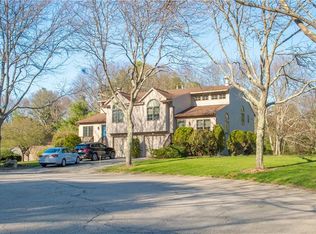 21 White Birch Ct, North Kingstown, RI 02852