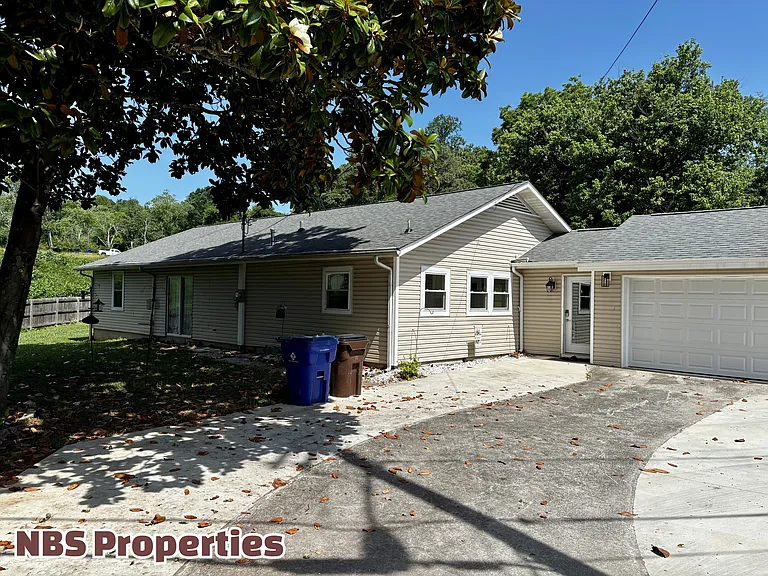 104 Hillside Rd — Photo 3