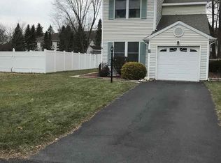 5 Cooks Ct, Waterford, NY 12188