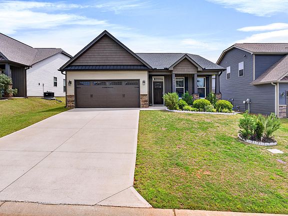 3rd image of 541 Chantry Ln