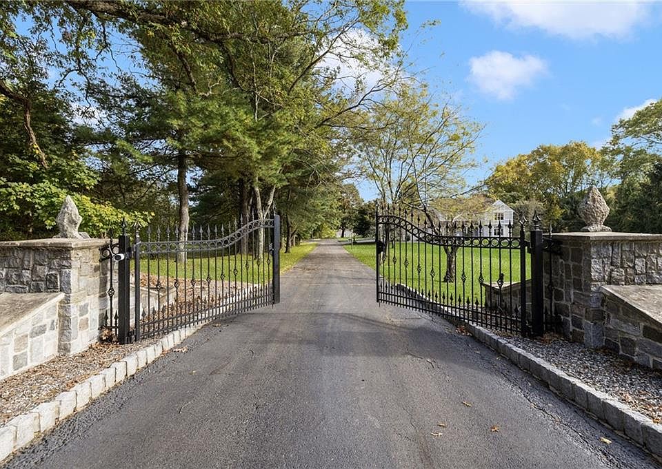 1st image of 365 W Wrentham Rd