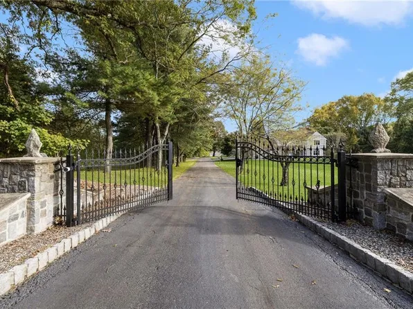 365 W Wrentham Rd, Cumberland, RI 02864