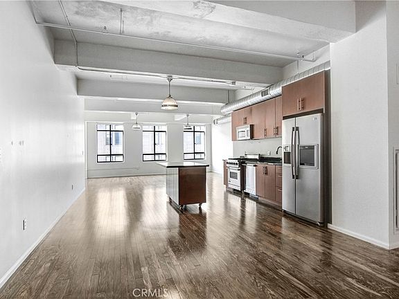 4th image of 849 S Broadway