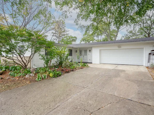 5841 Lenox Rd, Lisle, IL 60532