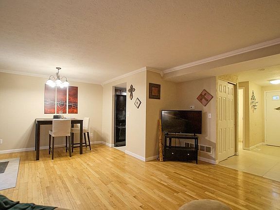 2nd image of 7433 Saxony Dr #248
