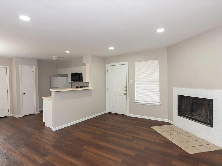 1603 Onion Creek Village Dr #C — Photo 7