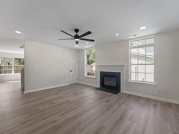 4th image of 1119 Briarwood Dr