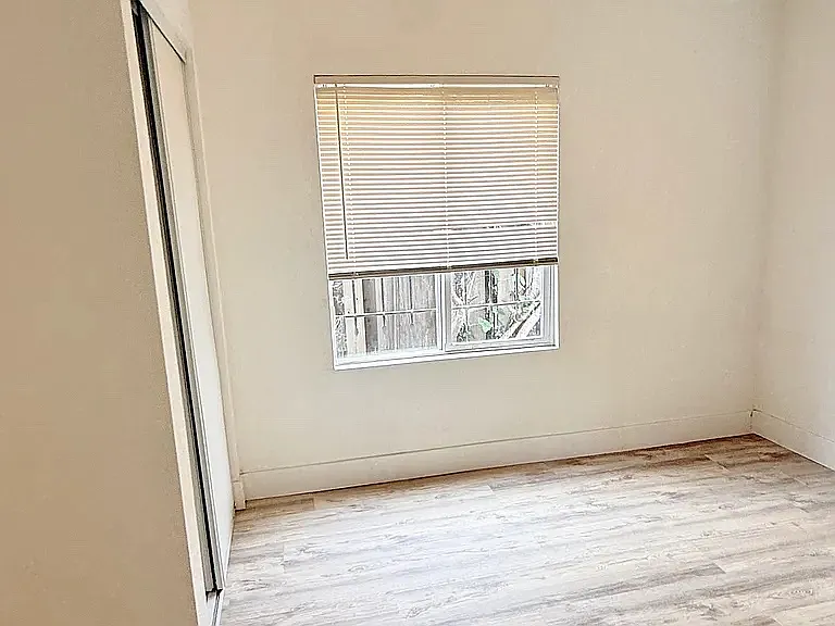 2 bed, 750 sqft, $2,200 — Photo 2