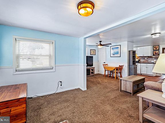 5th image of 211 Bayard St