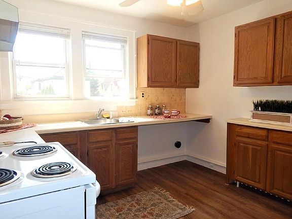 3rd image of 15 Lawrence Ave APT 2