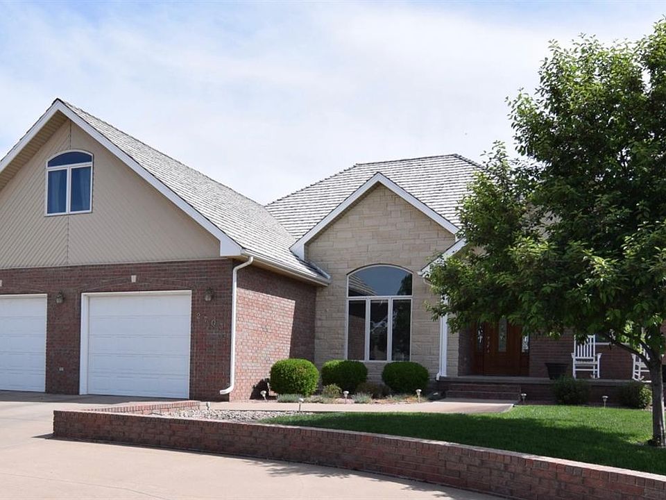 1st image of 2703 Thunderbird Dr