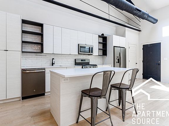5th image of 3061 W Logan Blvd
