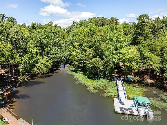 2nd image of 126 Moss Bank Ct #116