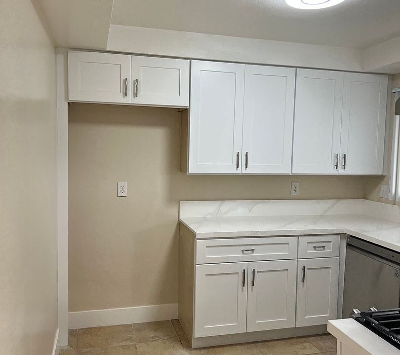 1st image of 415 W Kelly Ave APT B