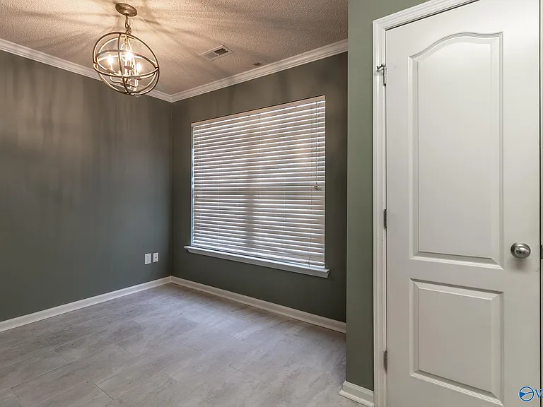124 Wittington Ln — Photo 10
