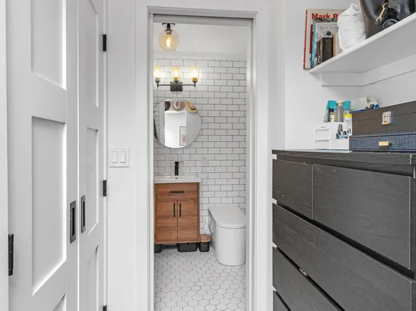 305 East 24th Street image 6 of 10