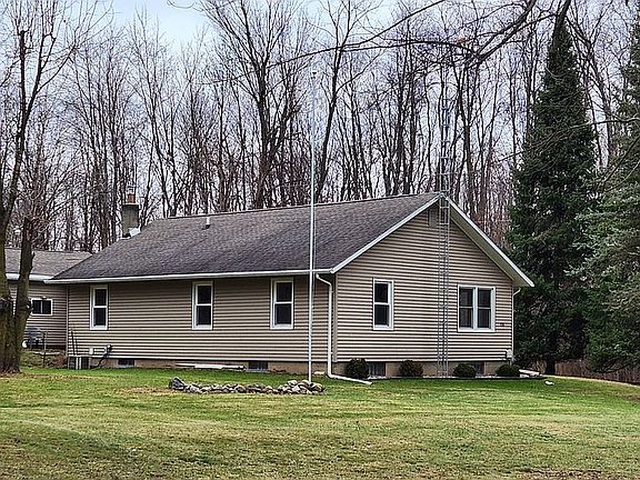 3rd image of 156 Evergreen Circle Dr