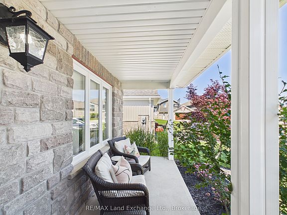 4th image of 50 Lakefield Dr