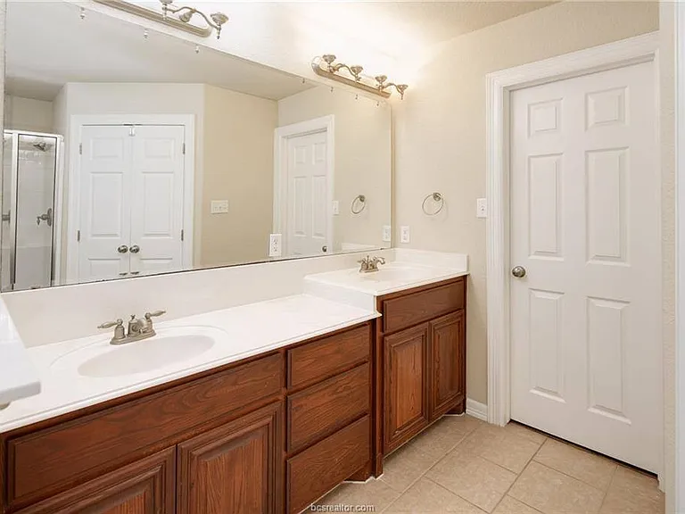 2481 Newark Cir — Photo 13