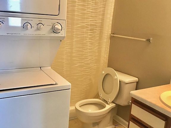5th image of 222 Lanier Dr APT 202