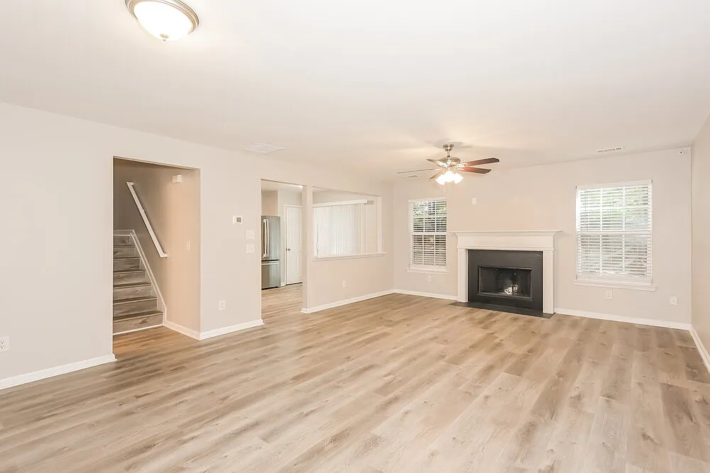 3 bed, 2.5 bath, 1752 sqft, $2,220 — Photo 4