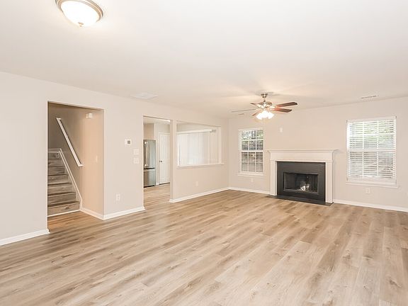 4th image of 2495 Mayfair Dr