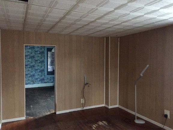 3rd image of 2137 N Melvina Ave