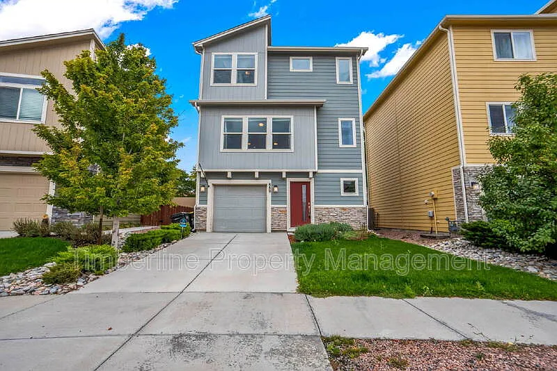 889 Grissom Dr