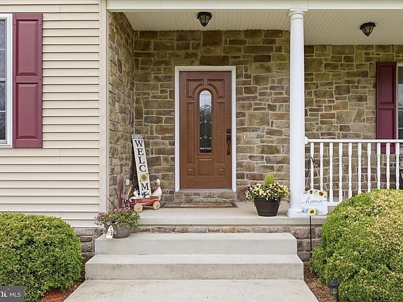 5th image of 178 Stormfield Dr E