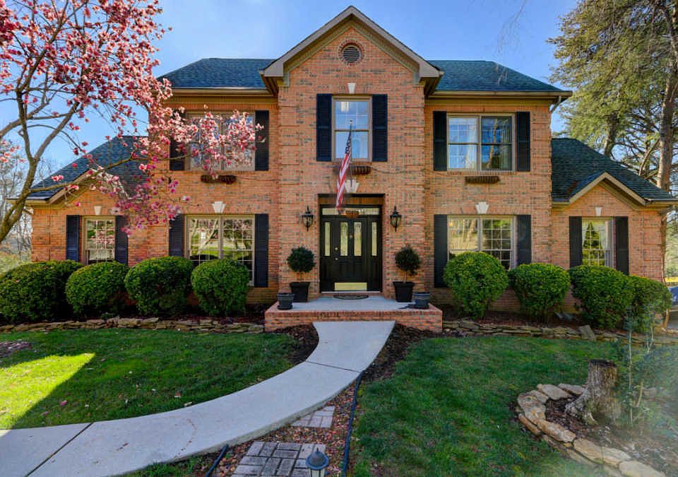 1st image of 721 Lago Cir
