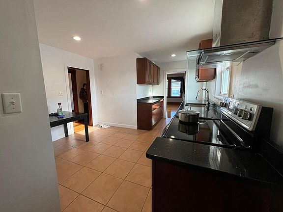 3rd image of 56 Kendall St #1