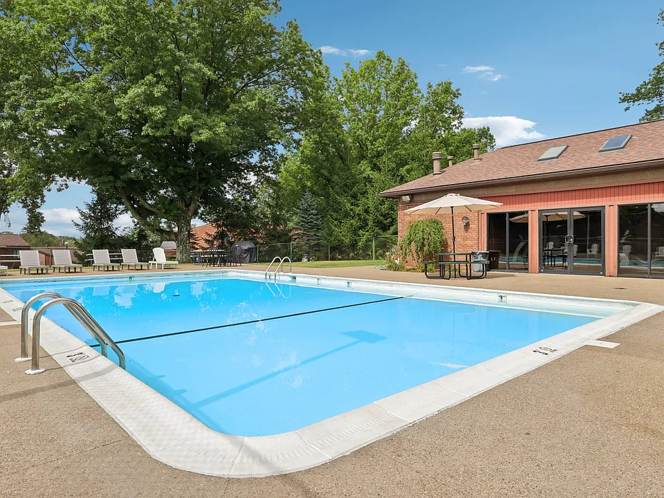 Monroeville Apartments at Deauville Park