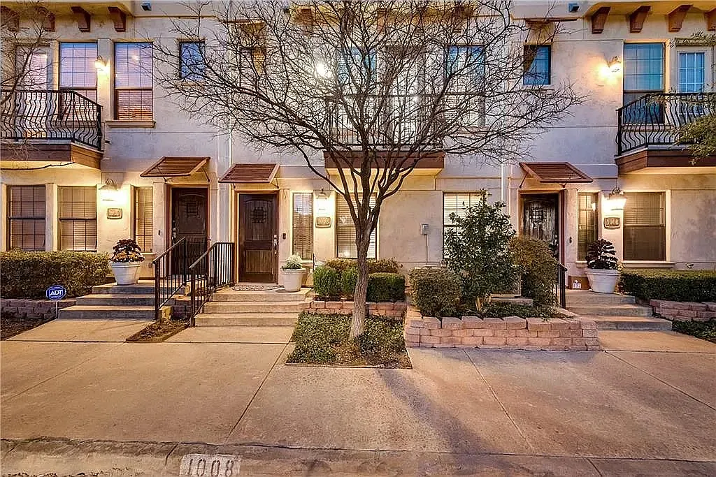 3 bed, 2.5 bath, 1874 sqft, $2,895 — Photo 2