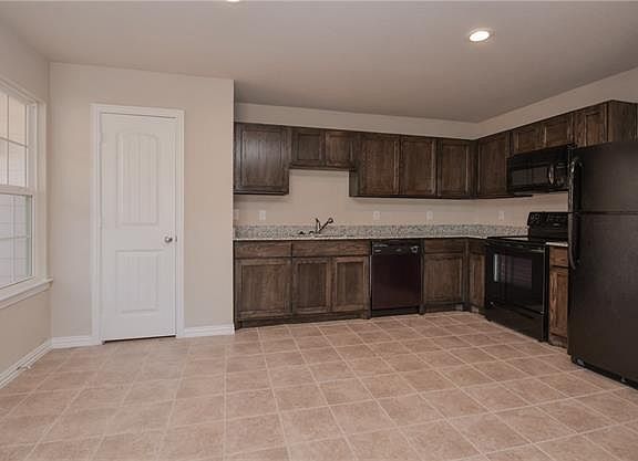 4th image of 2822 Blackwolf Dr