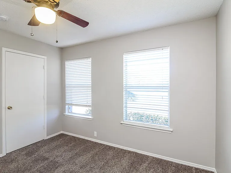 822 Cascade Dr — Photo 10