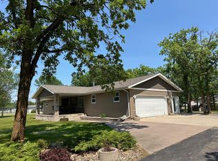 102 Colony Dr S, Karlstad, MN 56732