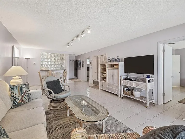 500 S Washington Dr #5B — Photo 7