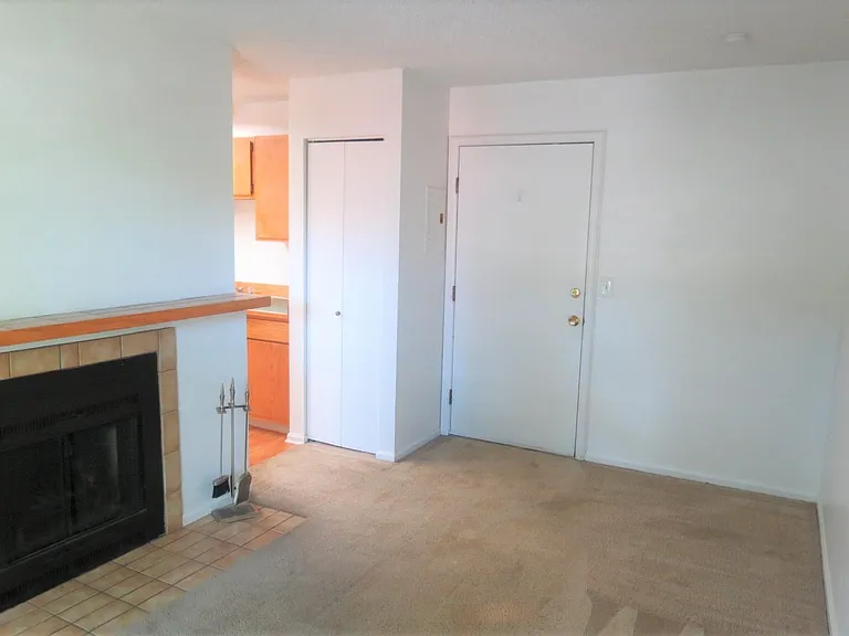 2156 Grove Cir W #5 — Photo 10