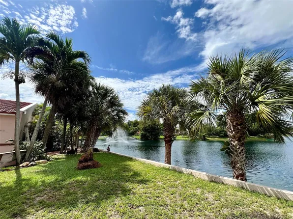 6914 Holly Rd, Miami Lakes, FL 33014