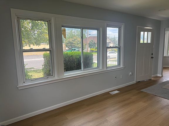 4th image of 3 Ryon Ave