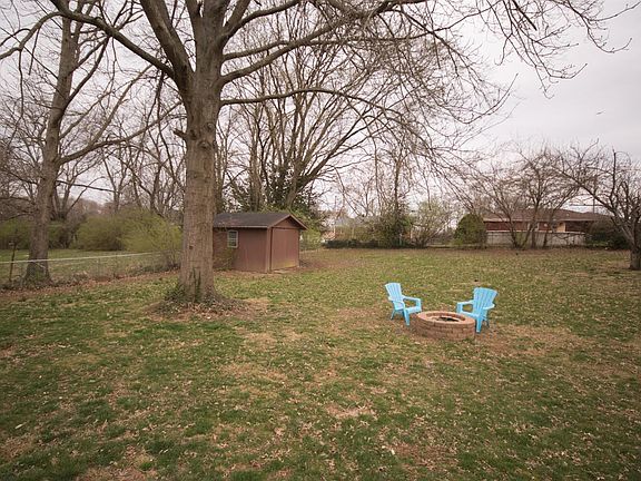3rd image of 190 Jackson Dr