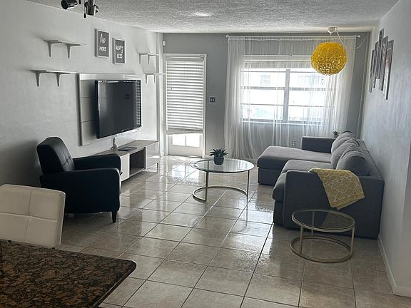5th image of 1130 11th St APT 2C