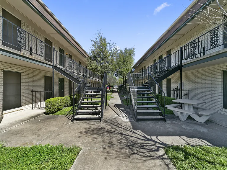 Belleview — Photo 13