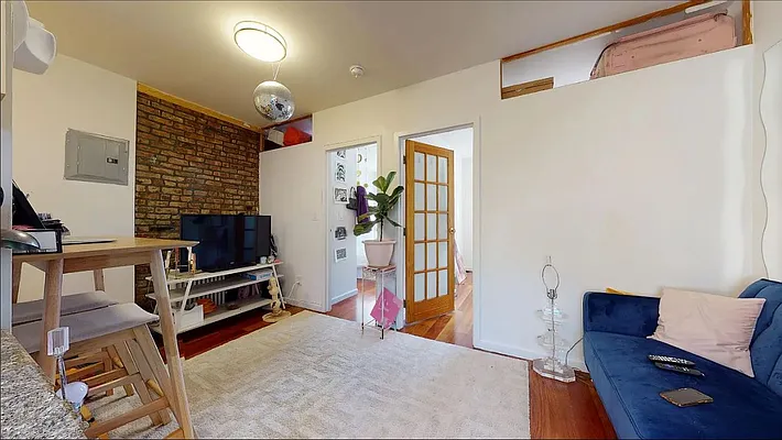 Rented by Bond New York | media 9